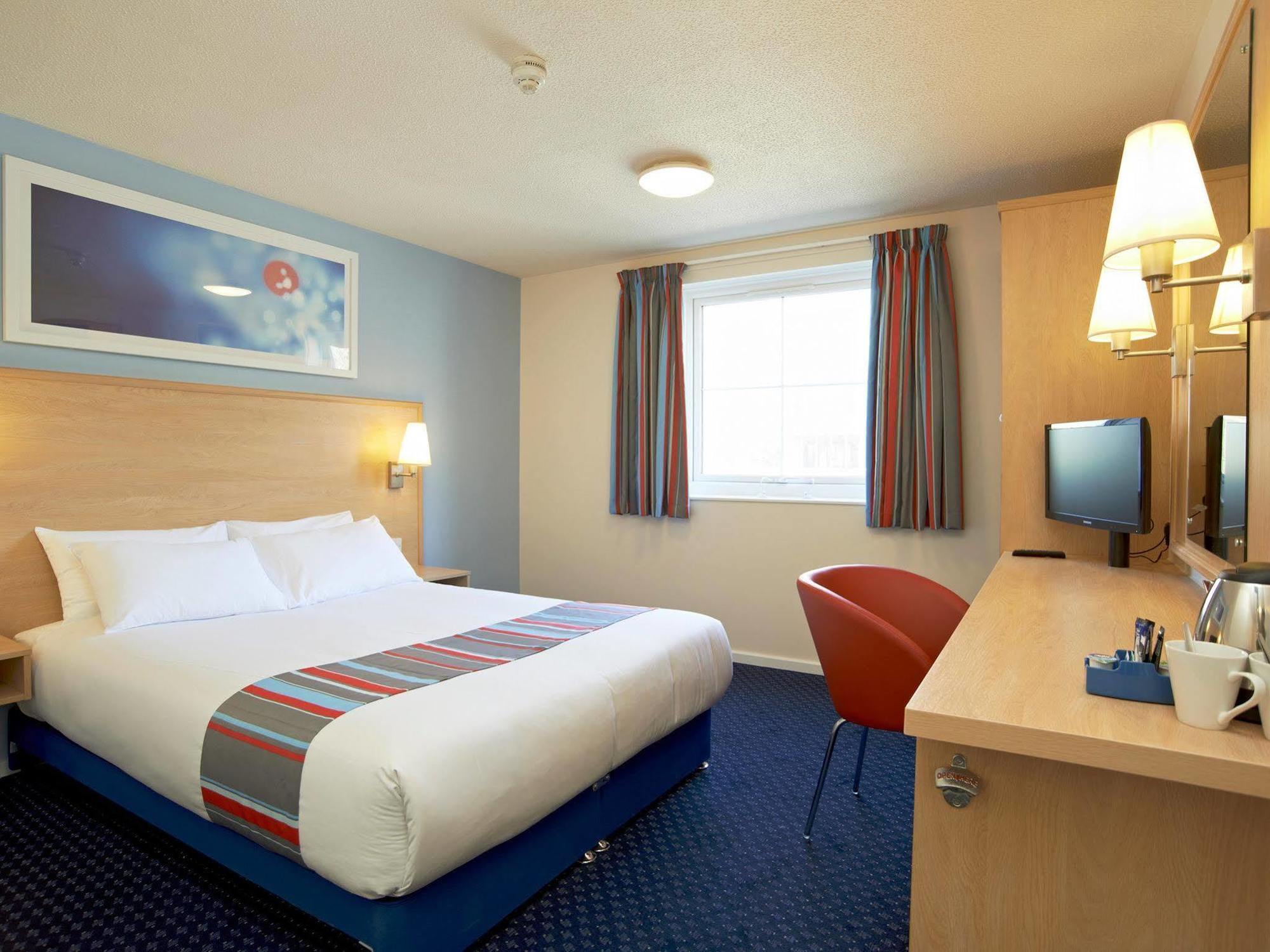Travelodge Birmingham Central Broadway Plaza Exterior photo