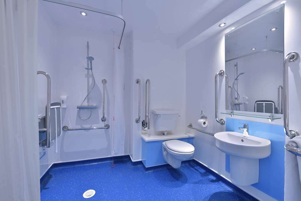 Travelodge Birmingham Central Broadway Plaza Room photo